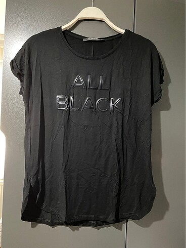 Siyah kabartmalı Tshirt