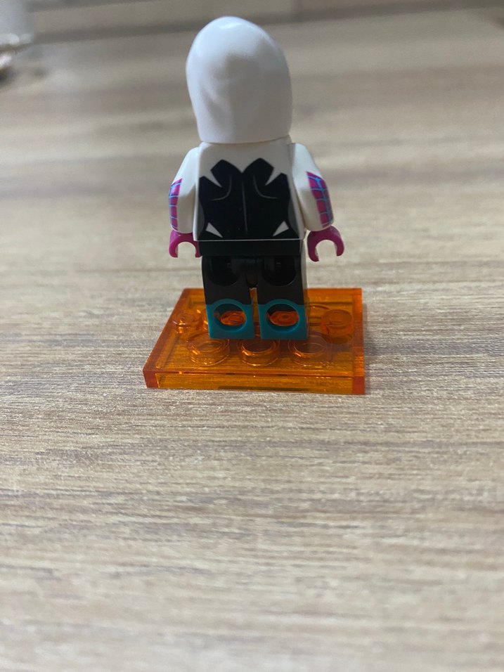 Lego Spiderverse Gwen figür - Görsel 2