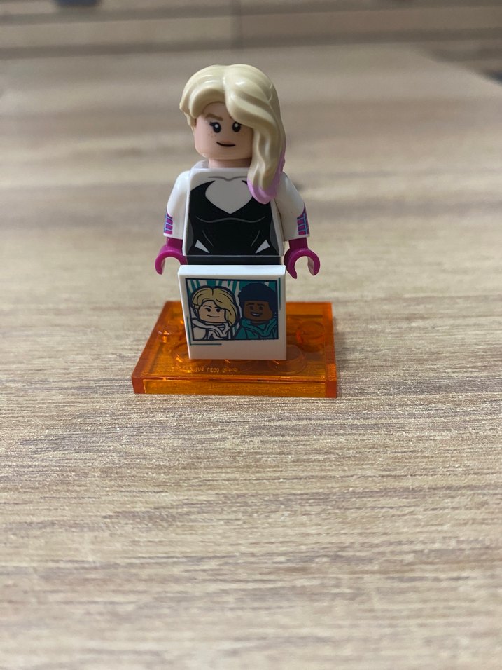 Lego Spiderverse Gwen figür - Görsel 3