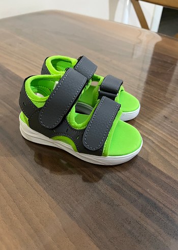 Gri ve Yeşil Erkek Çocuk Cırt Cırtlı Sandalet