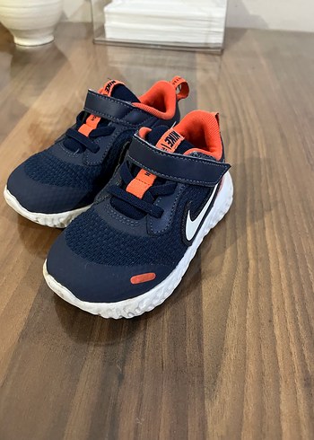 23 Beden Nıke Turuncu Detaylı Erkek Çocuk Spor Ayakkabı