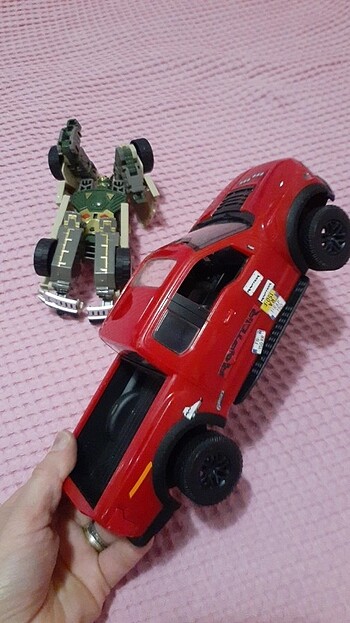 robot araba ve ford cip