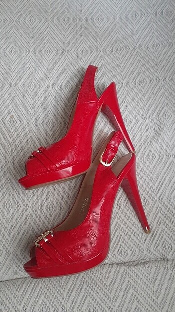 kırmızı topuklu ayakkabı - Görsel 3
