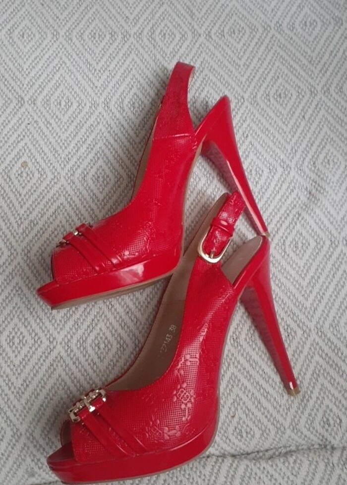 kırmızı topuklu ayakkabı - Görsel 3