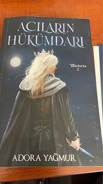 Adora Yağmur Acıların Hükümdarı