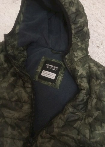 Kapüşonlu Kamuflaj Desenli Erkek Çocuk Mont - Görsel 4