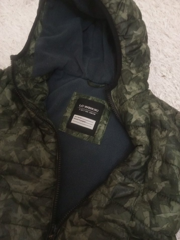 Kapüşonlu Kamuflaj Desenli Erkek Çocuk Mont - Görsel 4