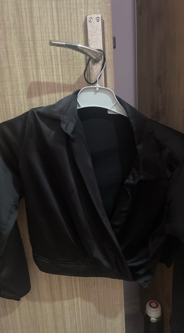 Siyah saten crop gömlek - Görsel 3