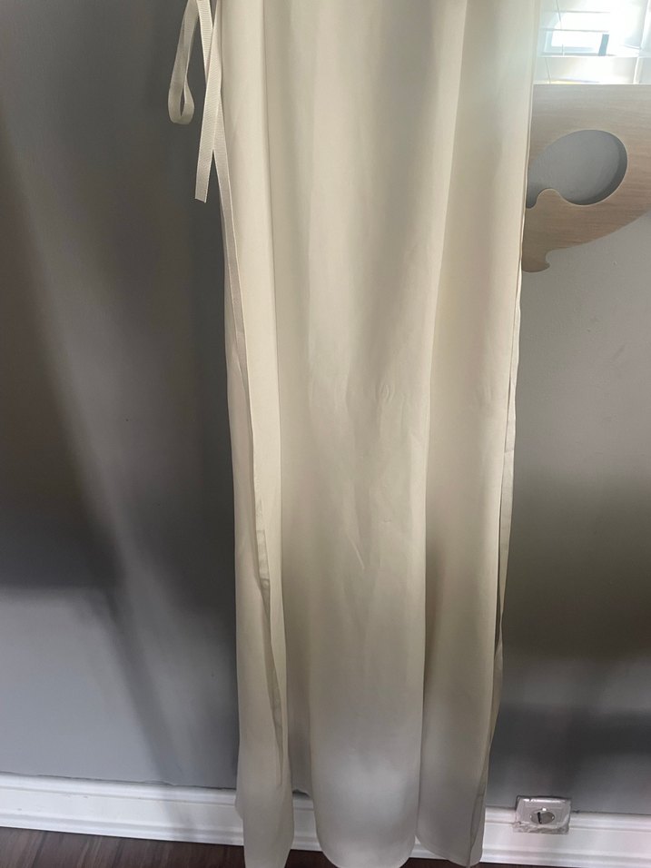 Beyaz Uzun İpek Görünümlü Straplez Elbise - Görsel 5