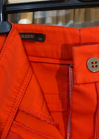 Gusto Düğmeli Kırmızı Midi Kumaş Pantolon - Görsel 4