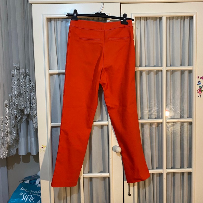 Gusto Düğmeli Kırmızı Midi Kumaş Pantolon - Görsel 3