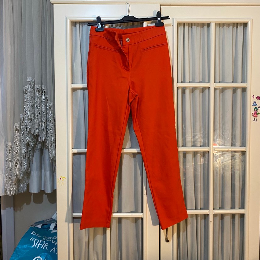 Gusto Düğmeli Kırmızı Midi Kumaş Pantolon - Görsel 2