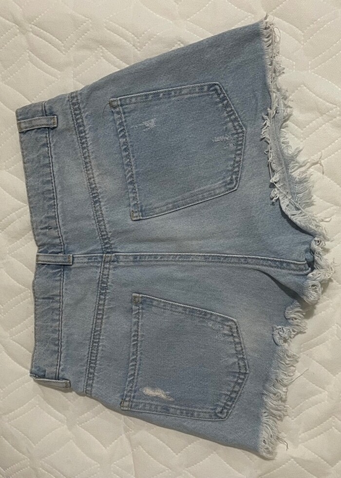 Yırtık kot şort - Görsel 2