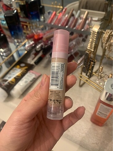 NYX Nyx Bare With Me kapatıcı