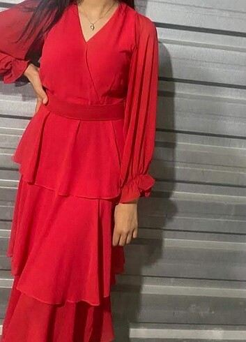 Kırmızı elbise