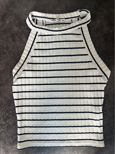 BERSHKA CROP