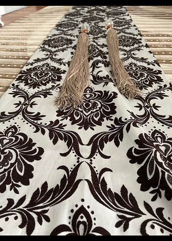 Bej Zebra Desenli Uzun Püsküllü Kadın Küpe