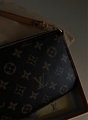 Louis vuitton kol çantası