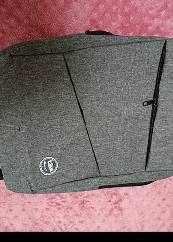 Gri Fermuarlı Erkek Sırt Çantası