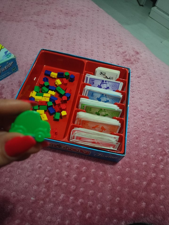 Monopoly Junior Çocuklar İçin Masa Oyunu - Görsel 3