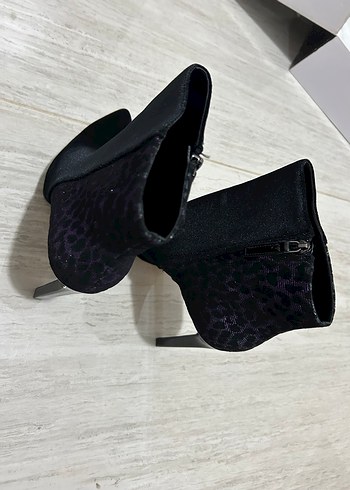 Siyah Yılan Desenli Süet Topuklu Bot - Görsel 5