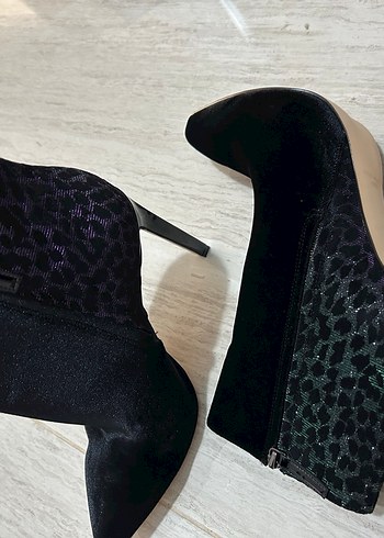 Siyah Yılan Desenli Süet Topuklu Bot - Görsel 10