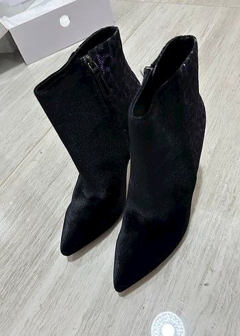 Siyah Yılan Desenli Süet Topuklu Bot - Görsel 7