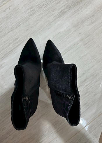 Siyah Yılan Desenli Süet Topuklu Bot - Görsel 8