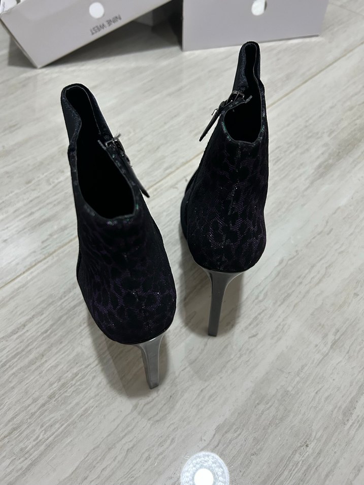 Siyah Yılan Desenli Süet Topuklu Bot - Görsel 4
