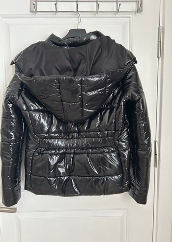 Siyah Parlak Fermuarlı Kadın mont - Görsel 4