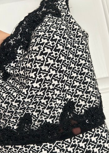 Siyah beyaz Desenli Uzun V Yakalı Elbise - Görsel 4