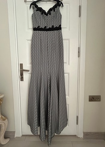 Siyah beyaz Desenli Uzun V Yakalı Elbise - Görsel 5