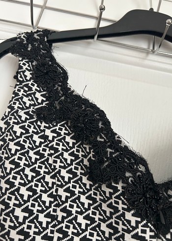 Siyah beyaz Desenli Uzun V Yakalı Elbise - Görsel 8