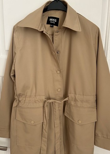 Bej Kuşaklı Kadın Trençkot - Görsel 2