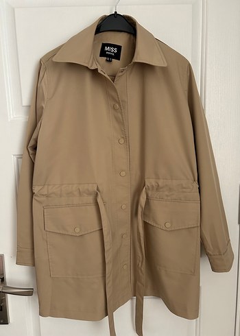 Bej Kuşaklı Kadın Trençkot - Görsel 4