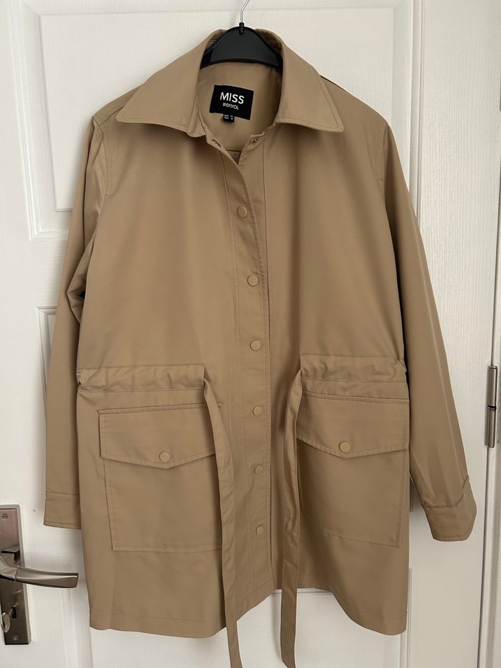 Bej Kuşaklı Kadın Trençkot - Görsel 4