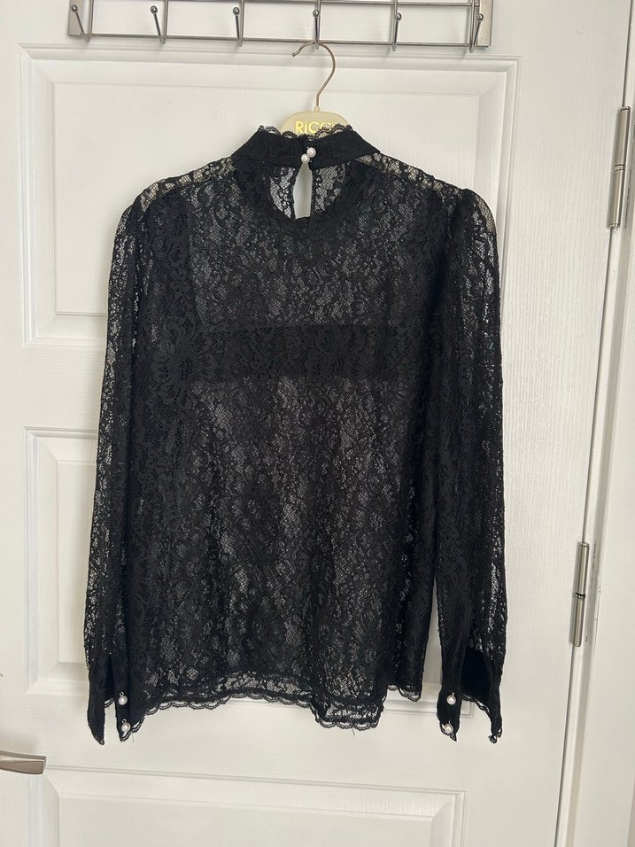 Dantel Detaylı Siyah Uzun Kollu Bluz - Görsel 4