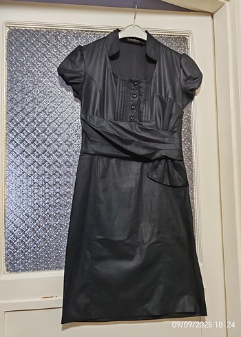 Kısa Kollu Siyah Gotik Midi Elbise