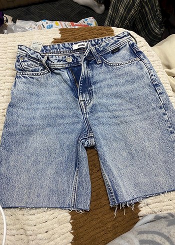 Geniş Kesim Mini Mavi Kot Şort - Görsel 4