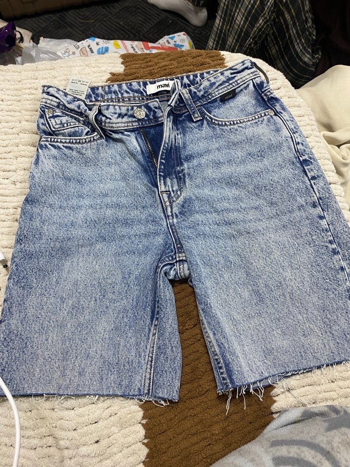 Geniş Kesim Mini Mavi Kot Şort - Görsel 4