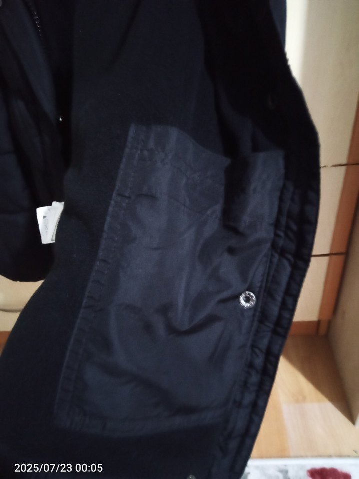 Siyah Fermuarlı Kadın Yelek - Görsel 3