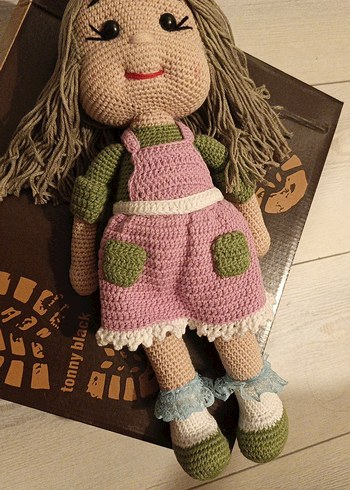 El Örgüsü Amigurumi Taçlı Elbiseli Organik Oyuncak Bebek - Görsel 6