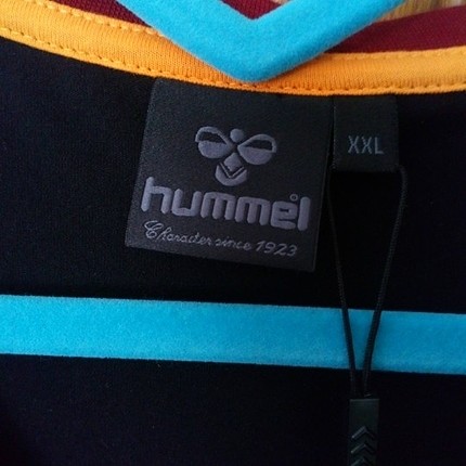 Hummel HUMMEL XXL ETİKETLİ 45 TL 