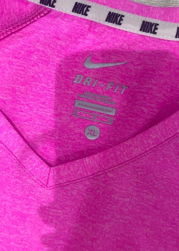 Nike Pembe V Yaka Uzun Kollu Tişört - Görsel 3