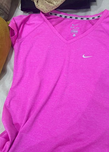 Nike Pembe V Yaka Uzun Kollu Tişört - Görsel 4