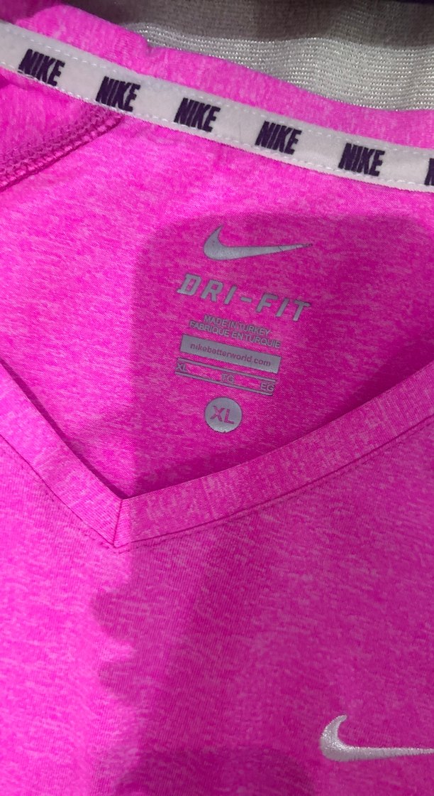 Nike Pembe V Yaka Uzun Kollu Tişört - Görsel 3