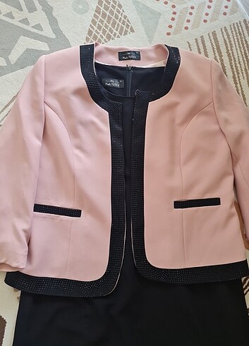 Pembe ceketli takım