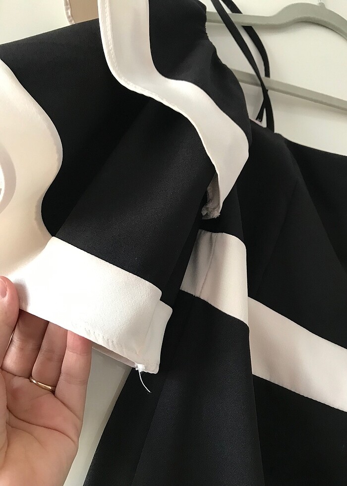 Trendyolmilla omuzu düşük  yırtmaçlı midi elbise - Görsel 3