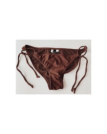 Kahverengi bikini altı