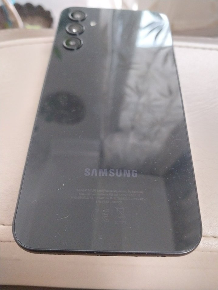 Çok Renkli Koyu Android Telefon - Görsel 3